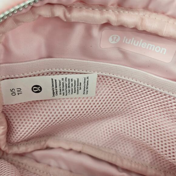 Lululemon Everywhere Belt Bag, Faux Fur / Plush Edition Strawberry Milkshake - Picture 4 of 10